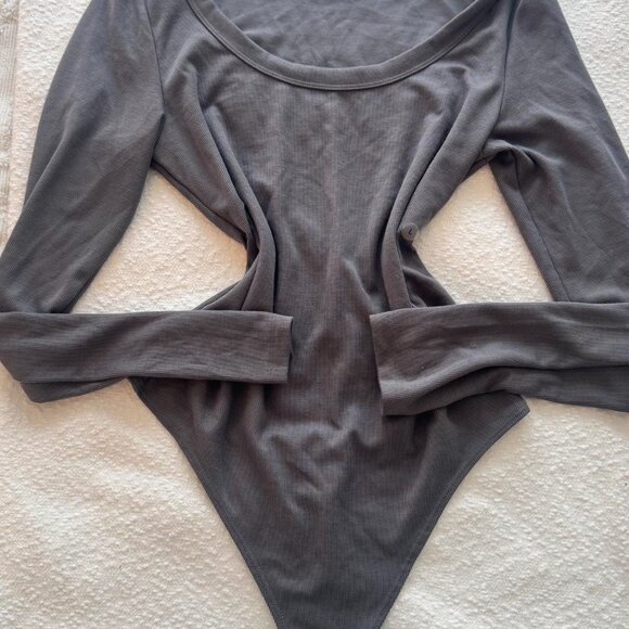 Ribbed AE Bodysuit in Grey Size L - Picture 2 of 4